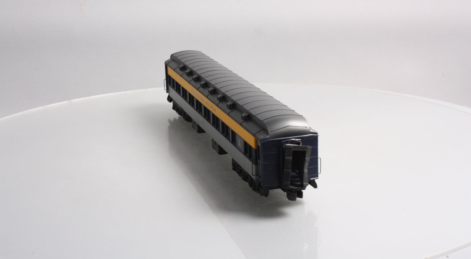 Lionel 6-29011 O Gauge Chesapeake & Ohio Heavyweight Coach Car #711 LN/Box