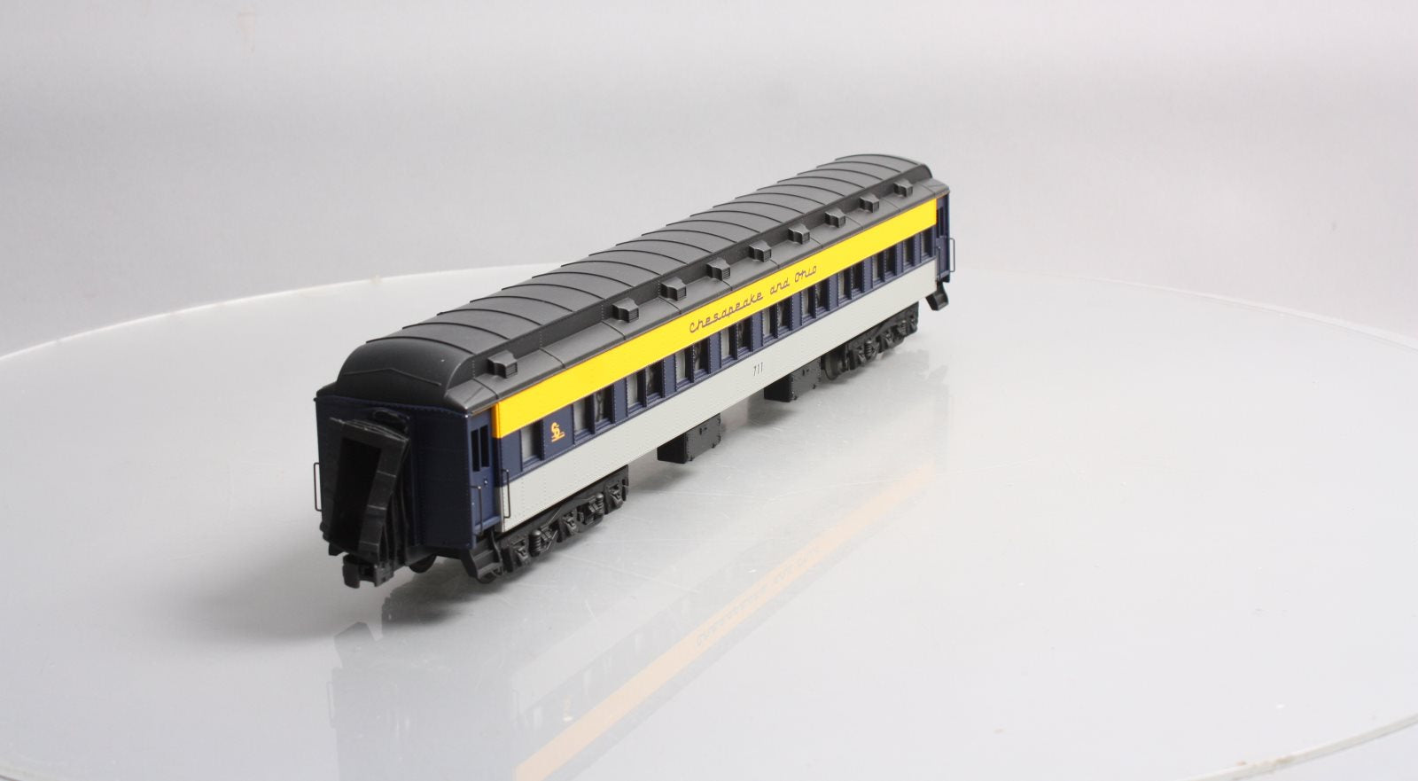 Lionel 6-29011 O Gauge Chesapeake & Ohio Heavyweight Coach Car #711 LN/Box