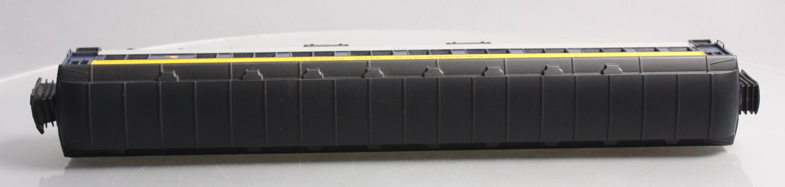 Lionel 6-29011 O Gauge Chesapeake & Ohio Heavyweight Coach Car #711 LN/Box