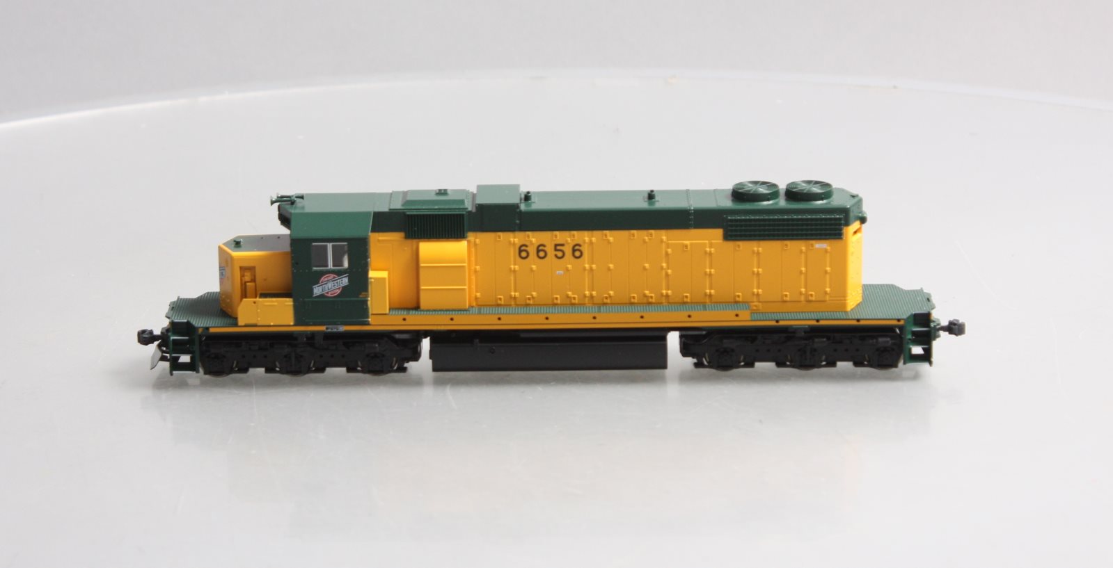 Kato 37-6522 HO Scale C&NW Powered SD38-2 Diesel Locomotive #6656