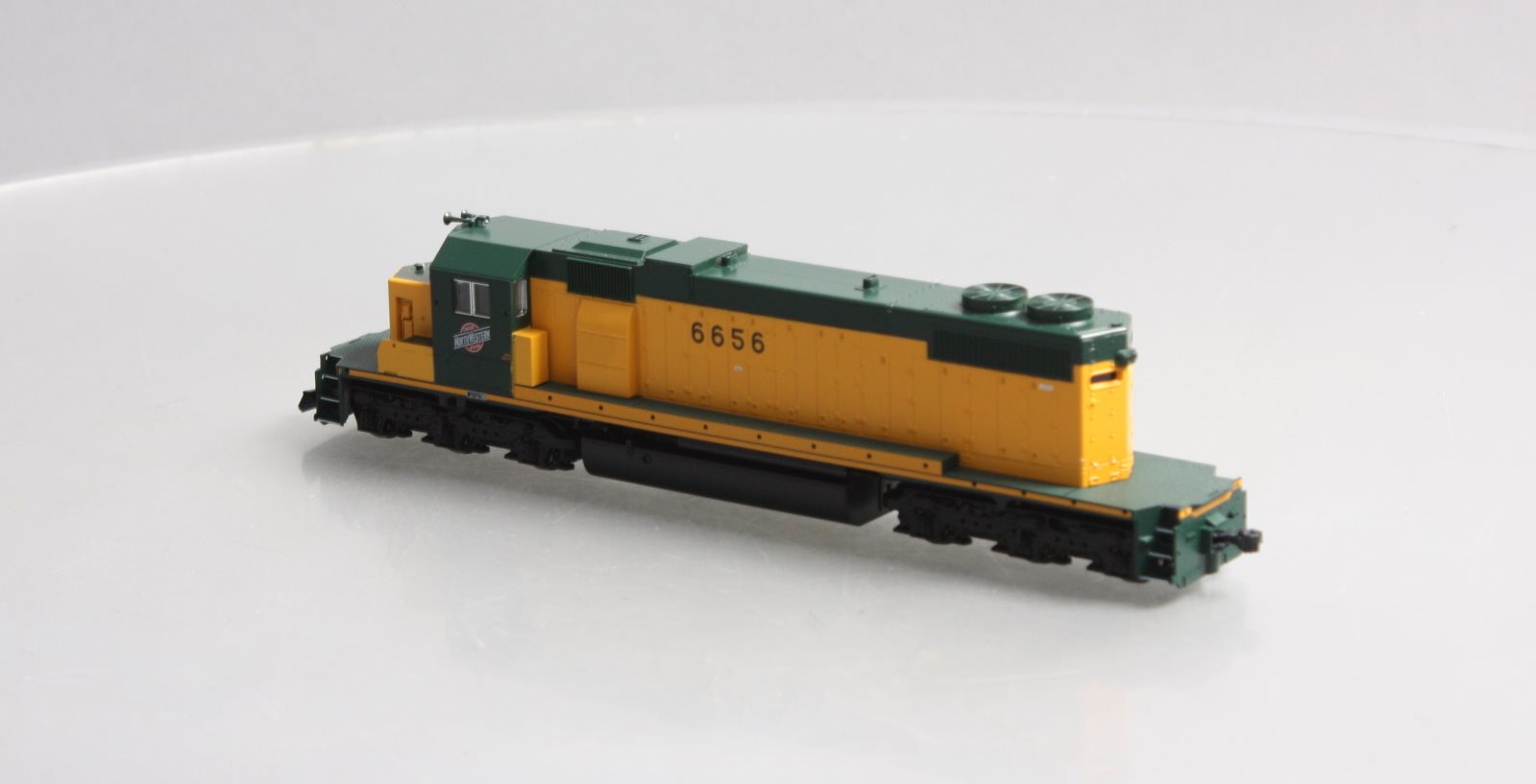 Kato 37-6522 HO Scale C&NW Powered SD38-2 Diesel Locomotive #6656