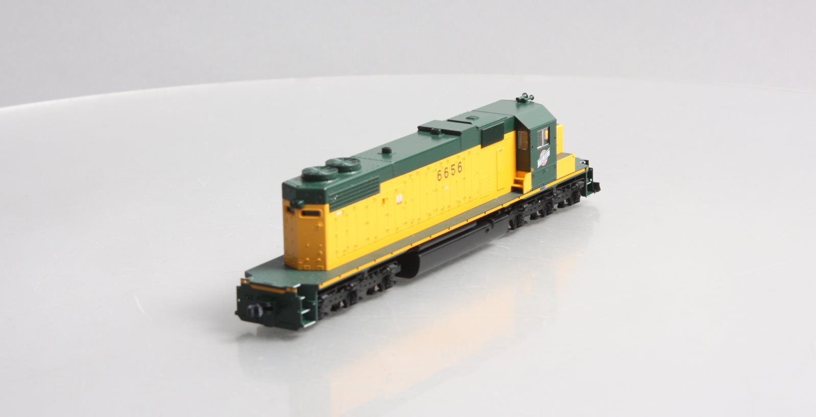 Kato 37-6522 HO Scale C&NW Powered SD38-2 Diesel Locomotive #6656