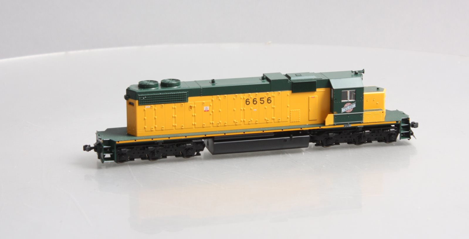 Kato 37-6522 HO Scale C&NW Powered SD38-2 Diesel Locomotive #6656