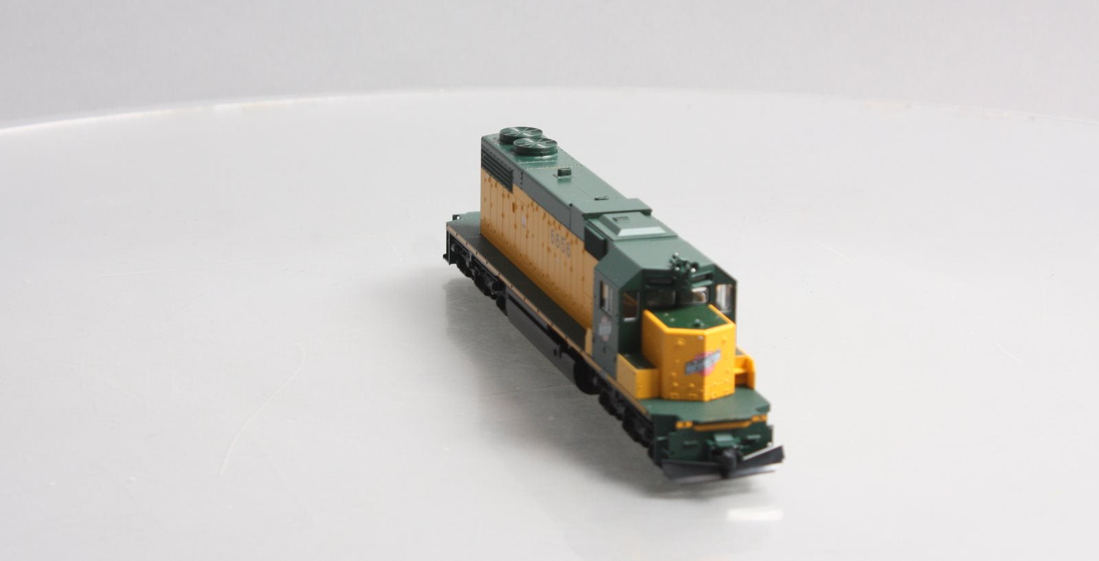 Kato 37-6522 HO Scale C&NW Powered SD38-2 Diesel Locomotive #6656