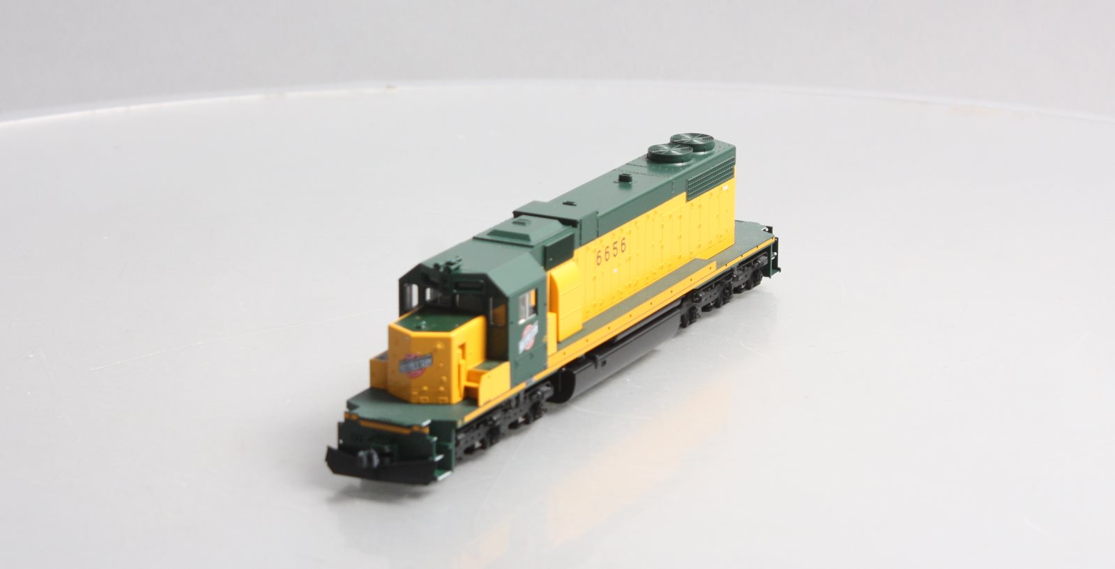Kato 37-6522 HO Scale C&NW Powered SD38-2 Diesel Locomotive #6656