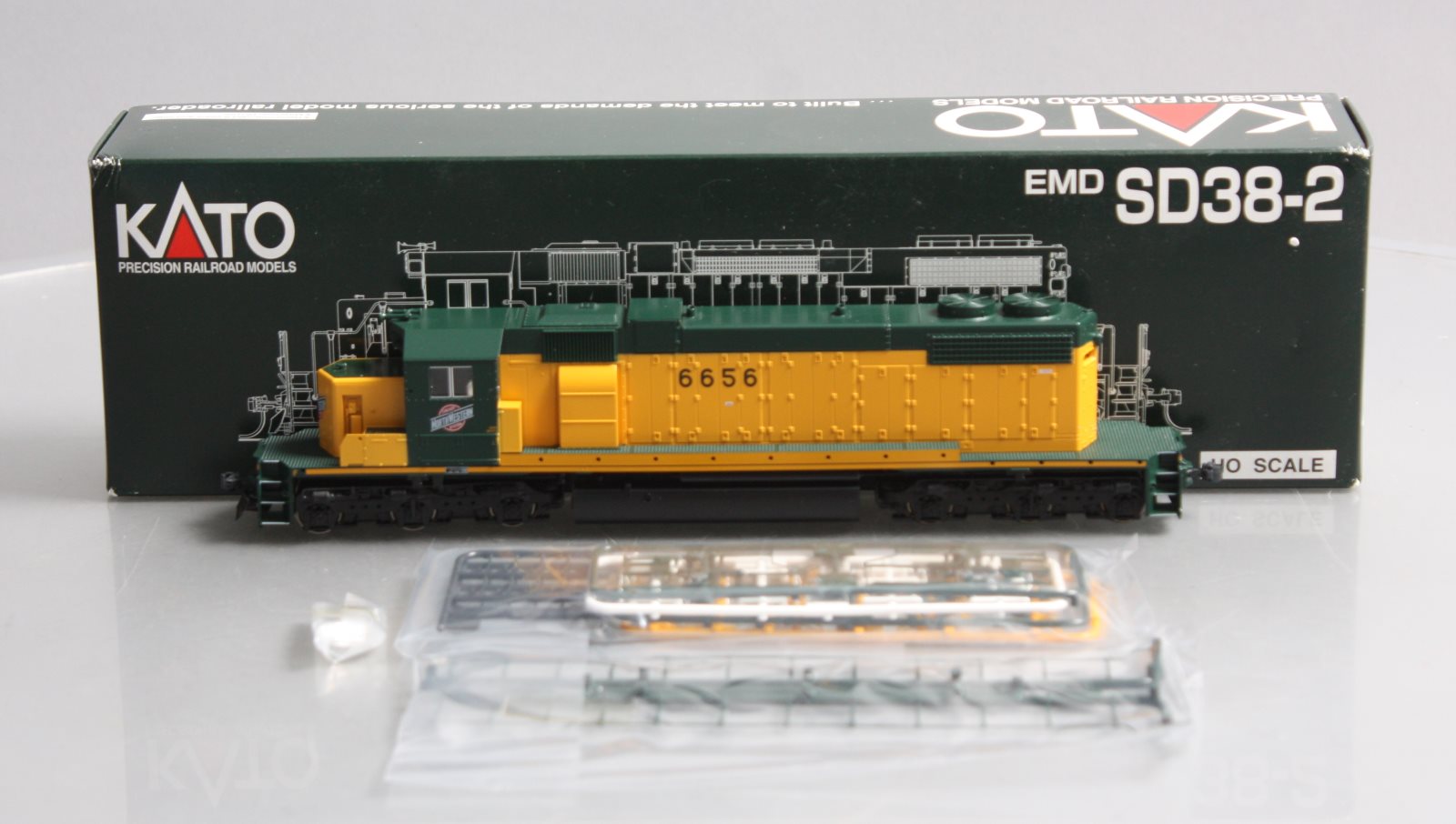 Kato 37-6522 HO Scale C&NW Powered SD38-2 Diesel Locomotive #6656