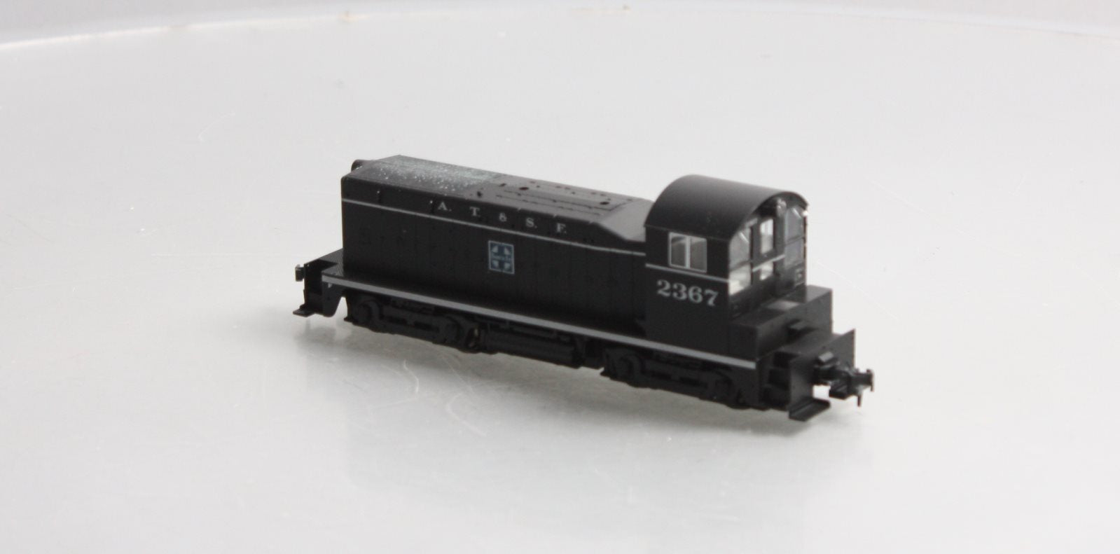 Kato 37-102 HO Scale ATSF EMD NW2 Diesel Locomotive #2367 LN/Box