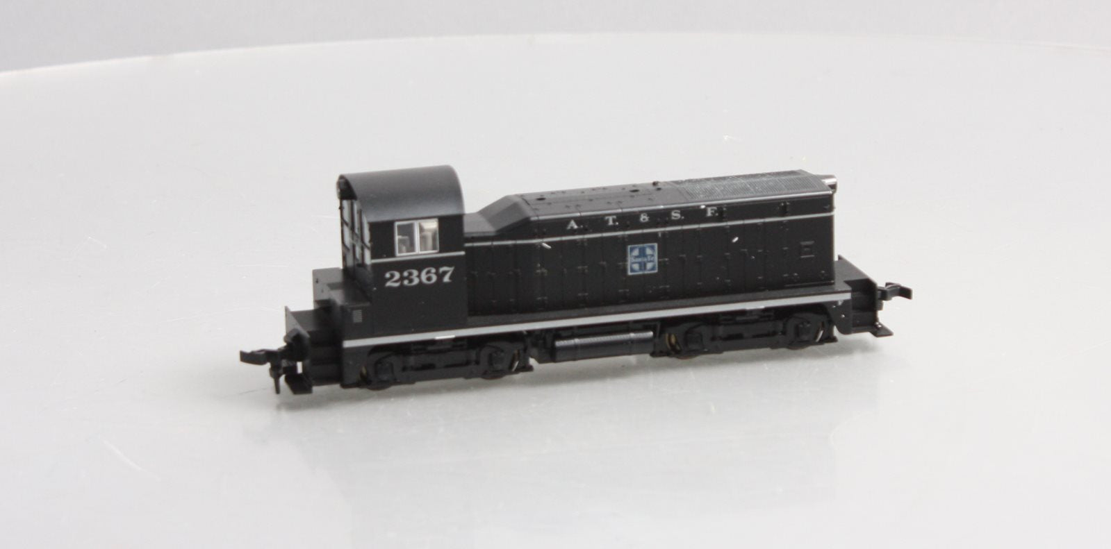 Kato 37-102 HO Scale ATSF EMD NW2 Diesel Locomotive #2367 LN/Box