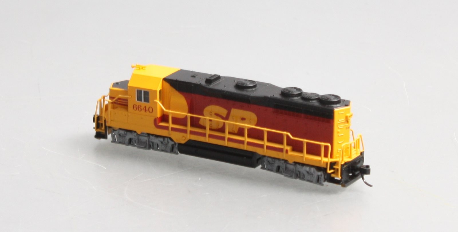 Atlas 46553 N Scale Southern Pacific/Santa Fe GP35 Diesel Locomotive #6640