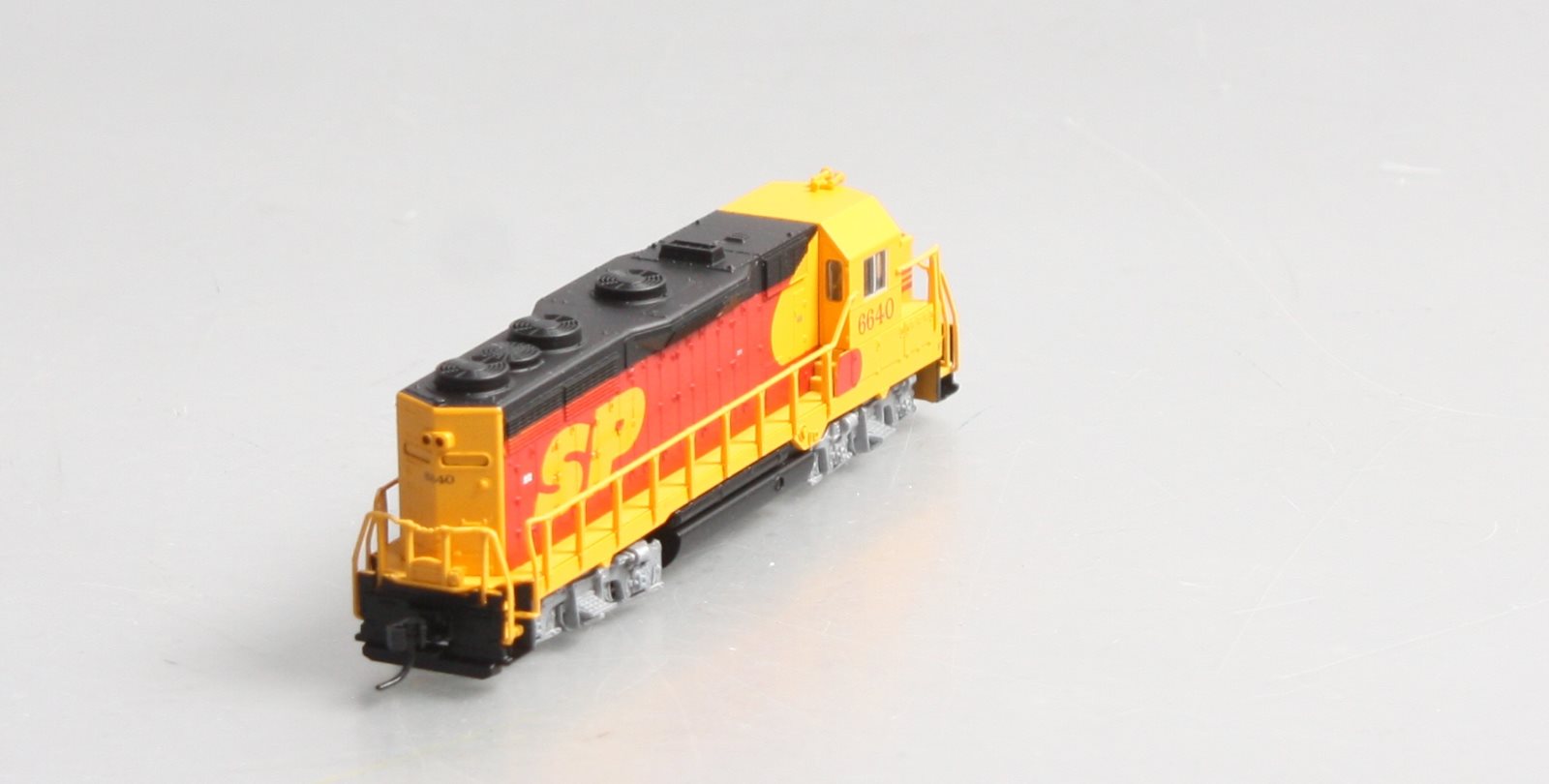 Atlas 46553 N Scale Southern Pacific/Santa Fe GP35 Diesel Locomotive #6640