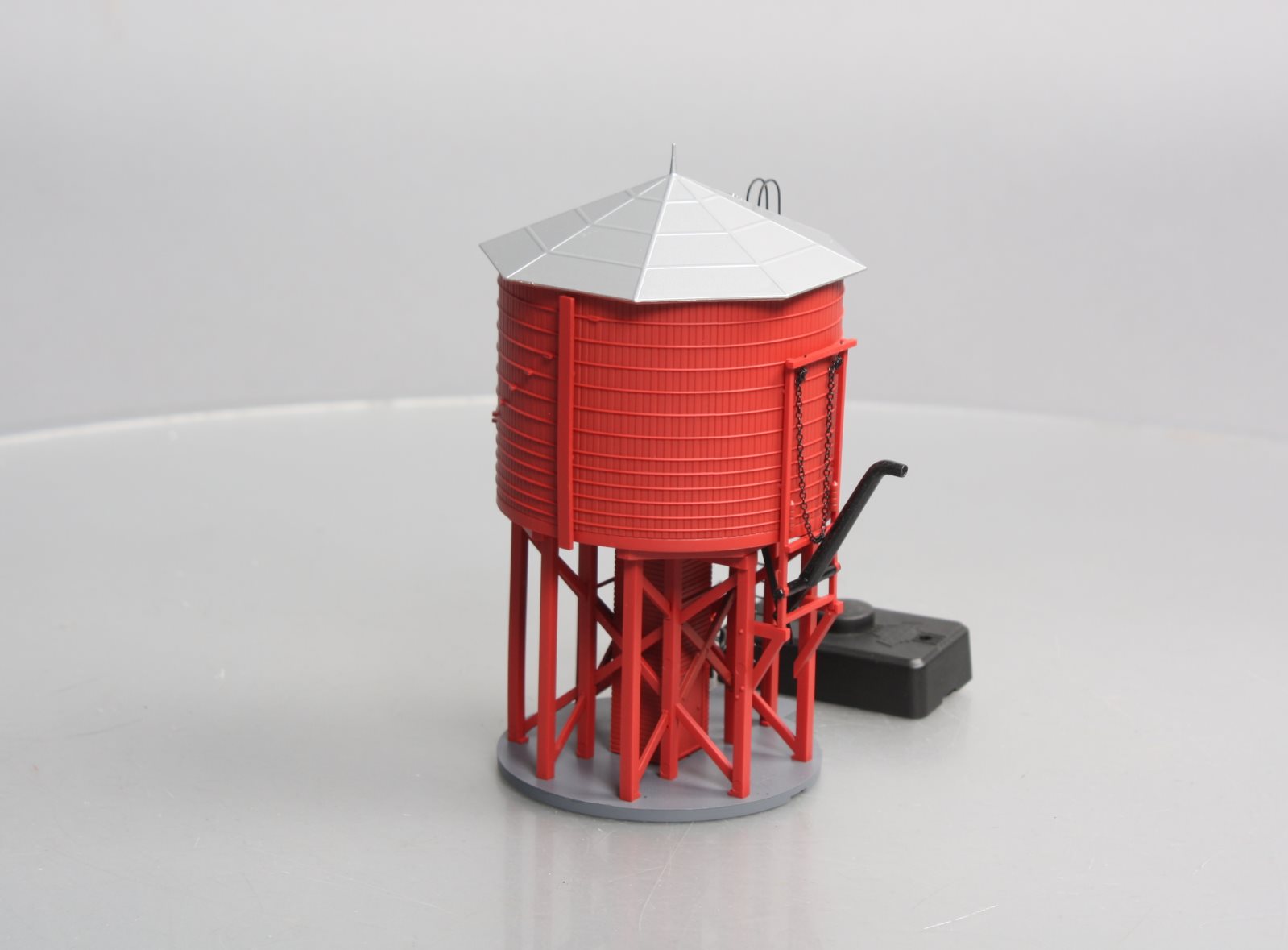 Broadway Limited 6090 HO Painted, Unlettered Operating Water Tower with Sound LN