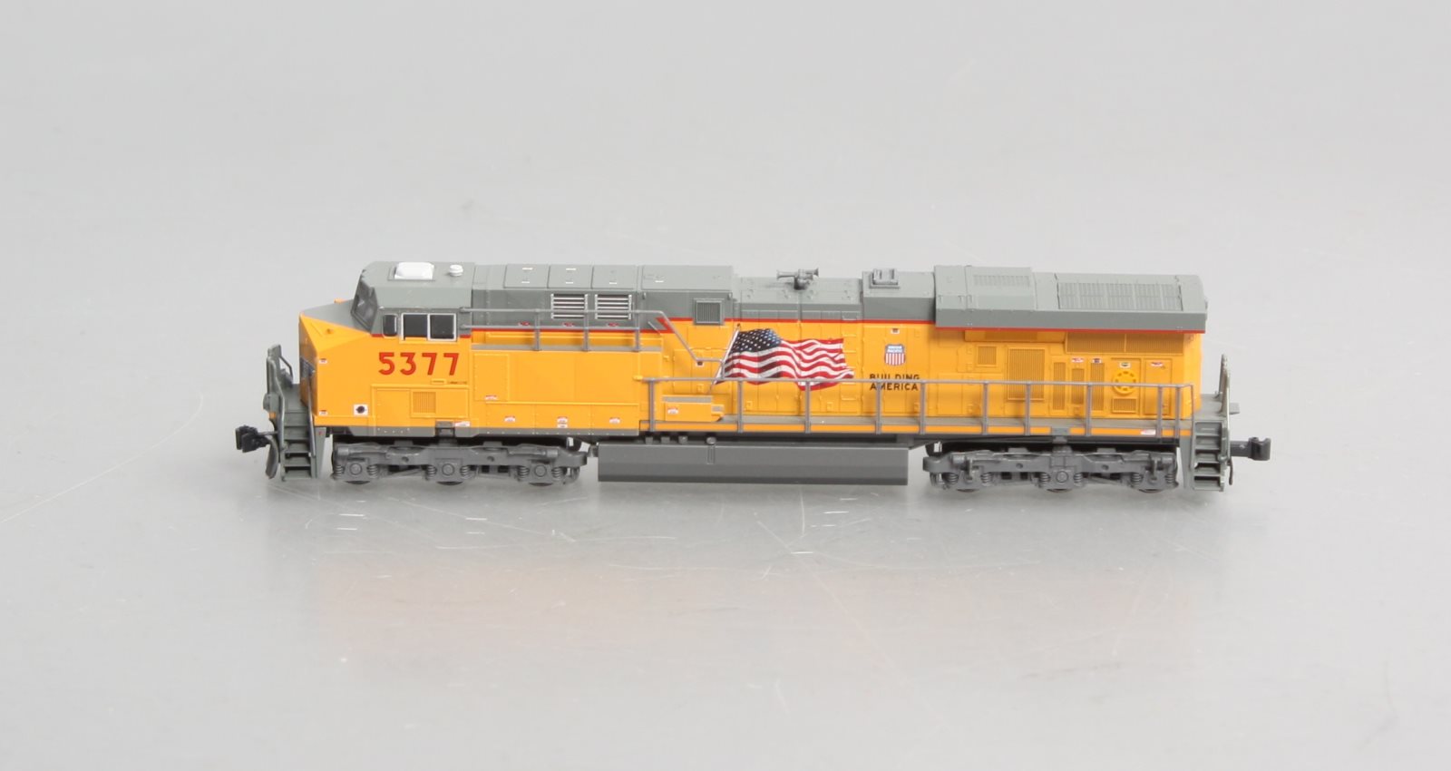 Kato 176-8942 N Union Pacific GE ES44AC Diesel Locomotive #5377