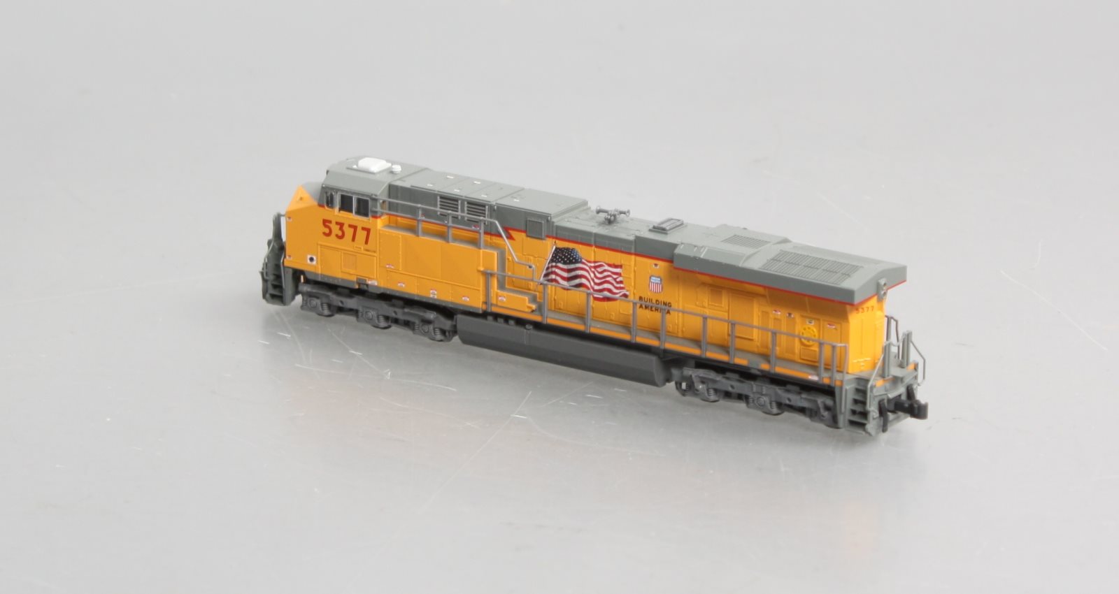 Kato 176-8942 N Union Pacific GE ES44AC Diesel Locomotive #5377