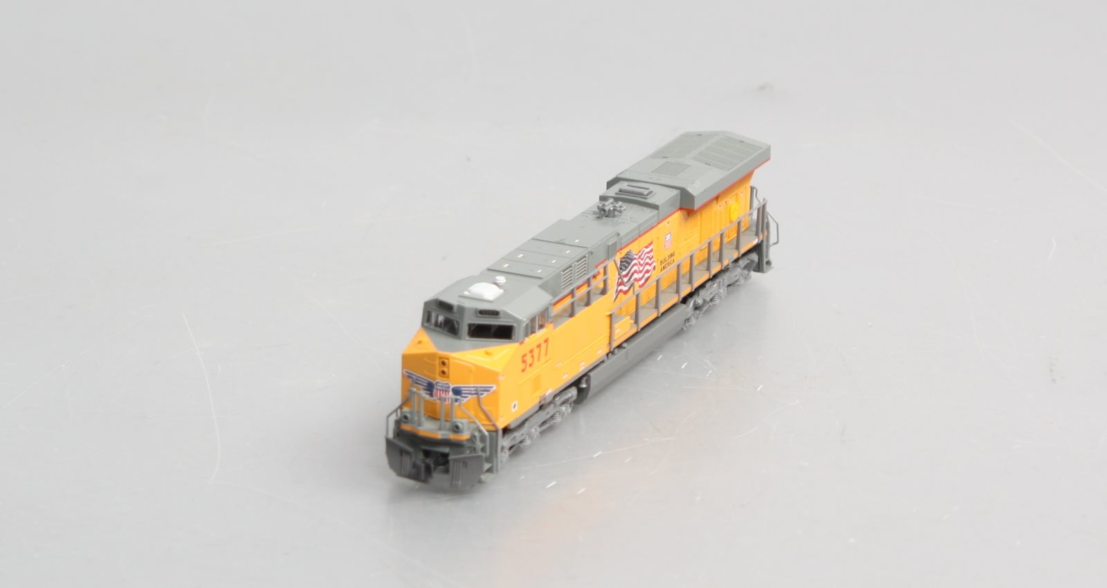 Kato 176-8942 N Union Pacific GE ES44AC Diesel Locomotive #5377