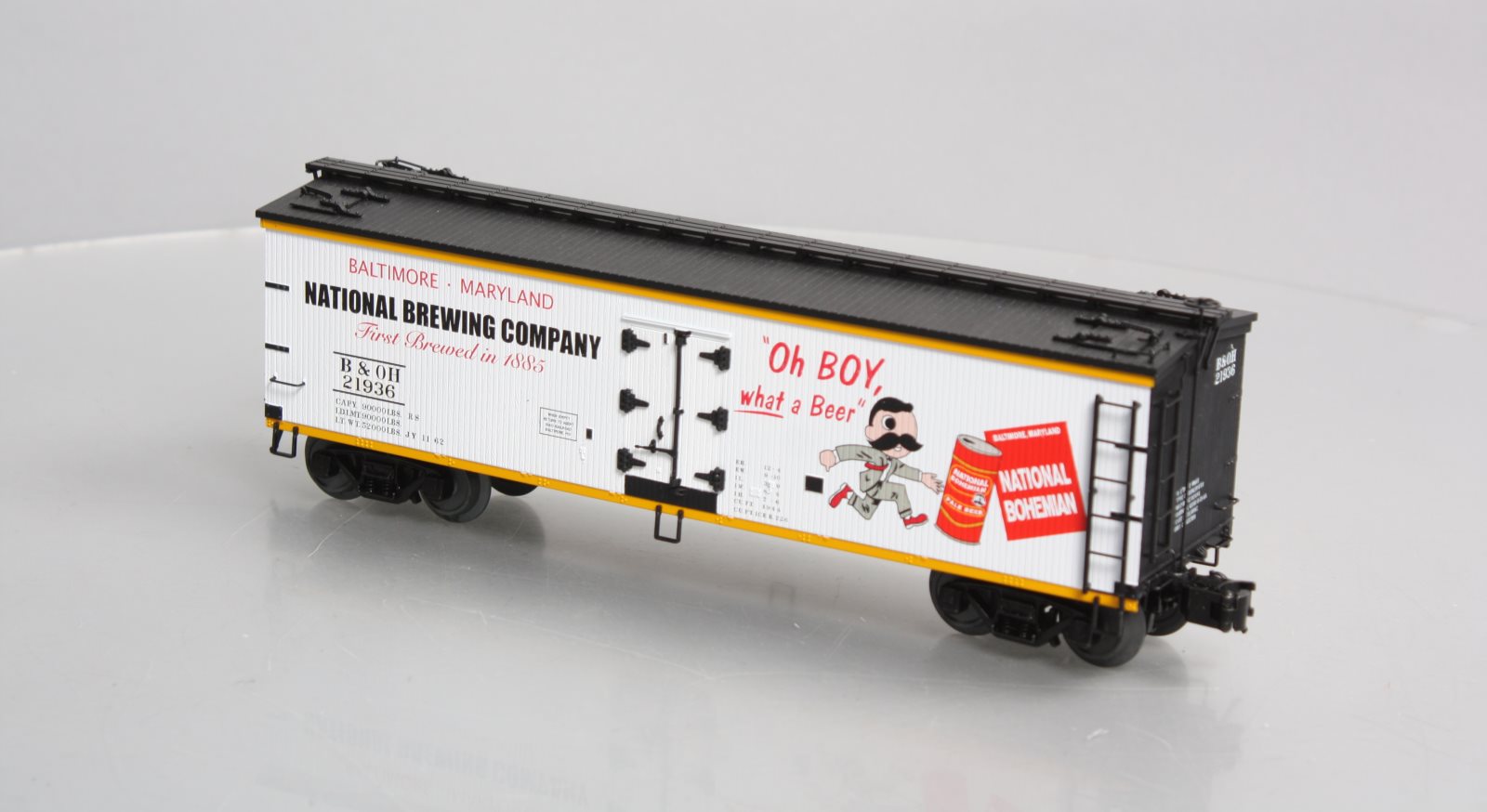 Atlas 3001571-2 O Gauge National Bohemian Road 40' Wood Reefer #21936 NIB