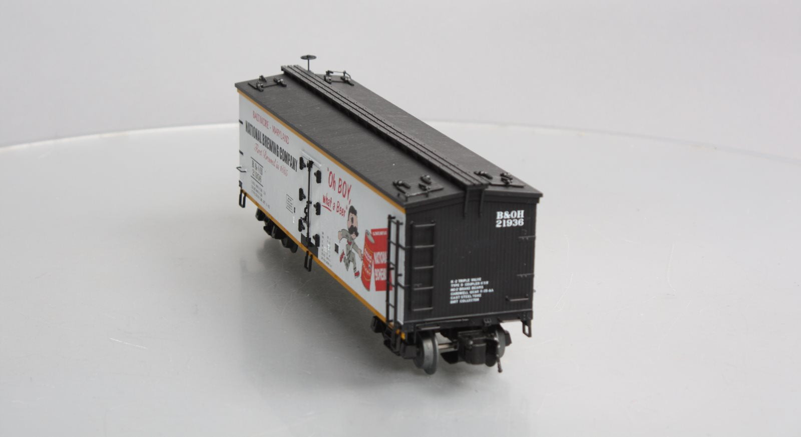 Atlas 3001571-2 O Gauge National Bohemian Road 40' Wood Reefer #21936 NIB