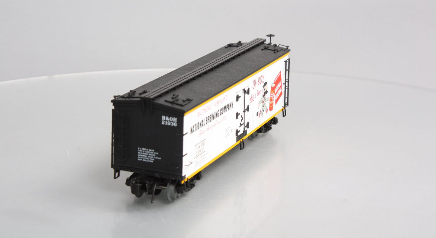 Atlas 3001571-2 O Gauge National Bohemian Road 40' Wood Reefer #21936 NIB