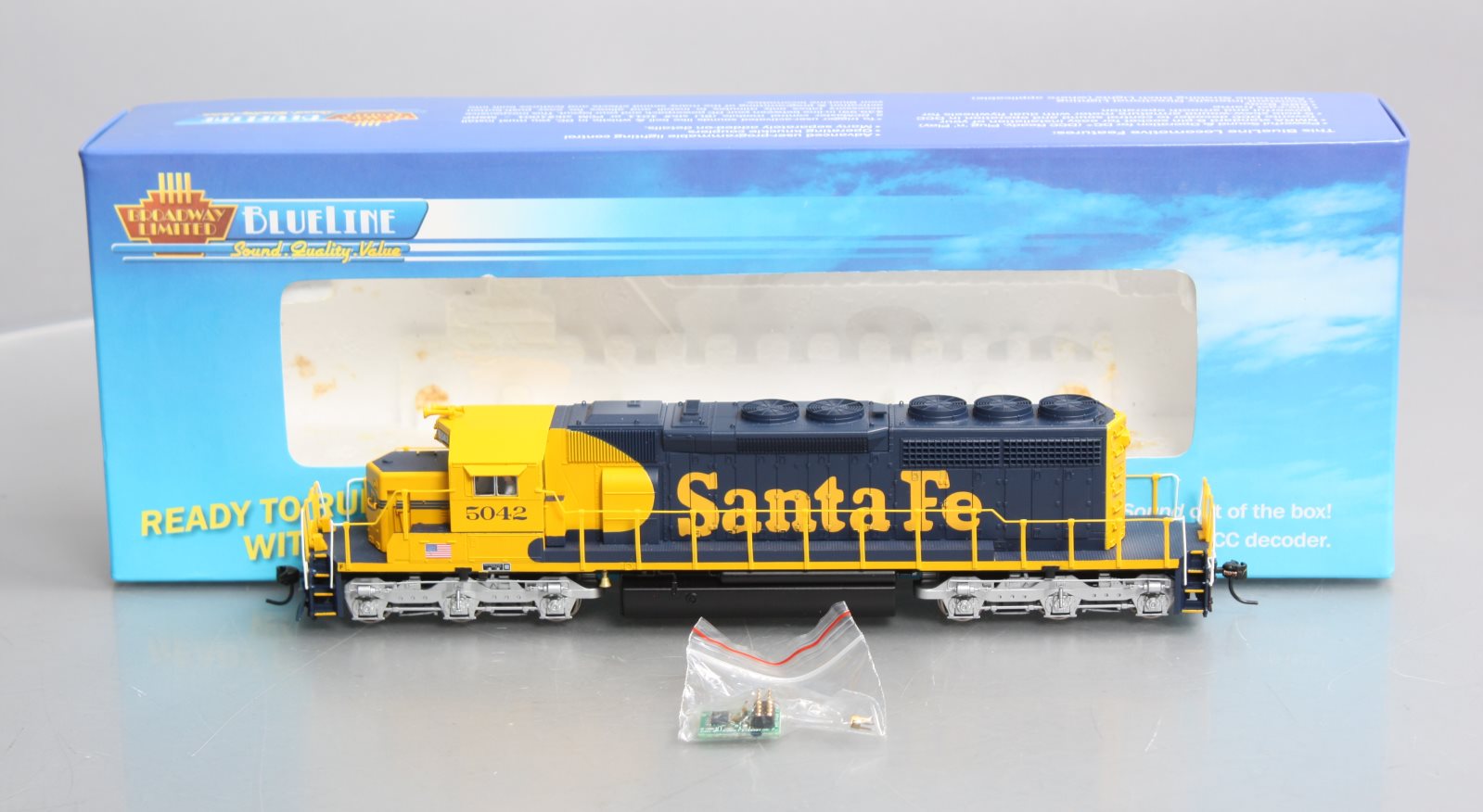 Broadway Limited 5001 HO Santa Fe EMD SD40-2 Low Hood Diesel Loco w/Sound #5042