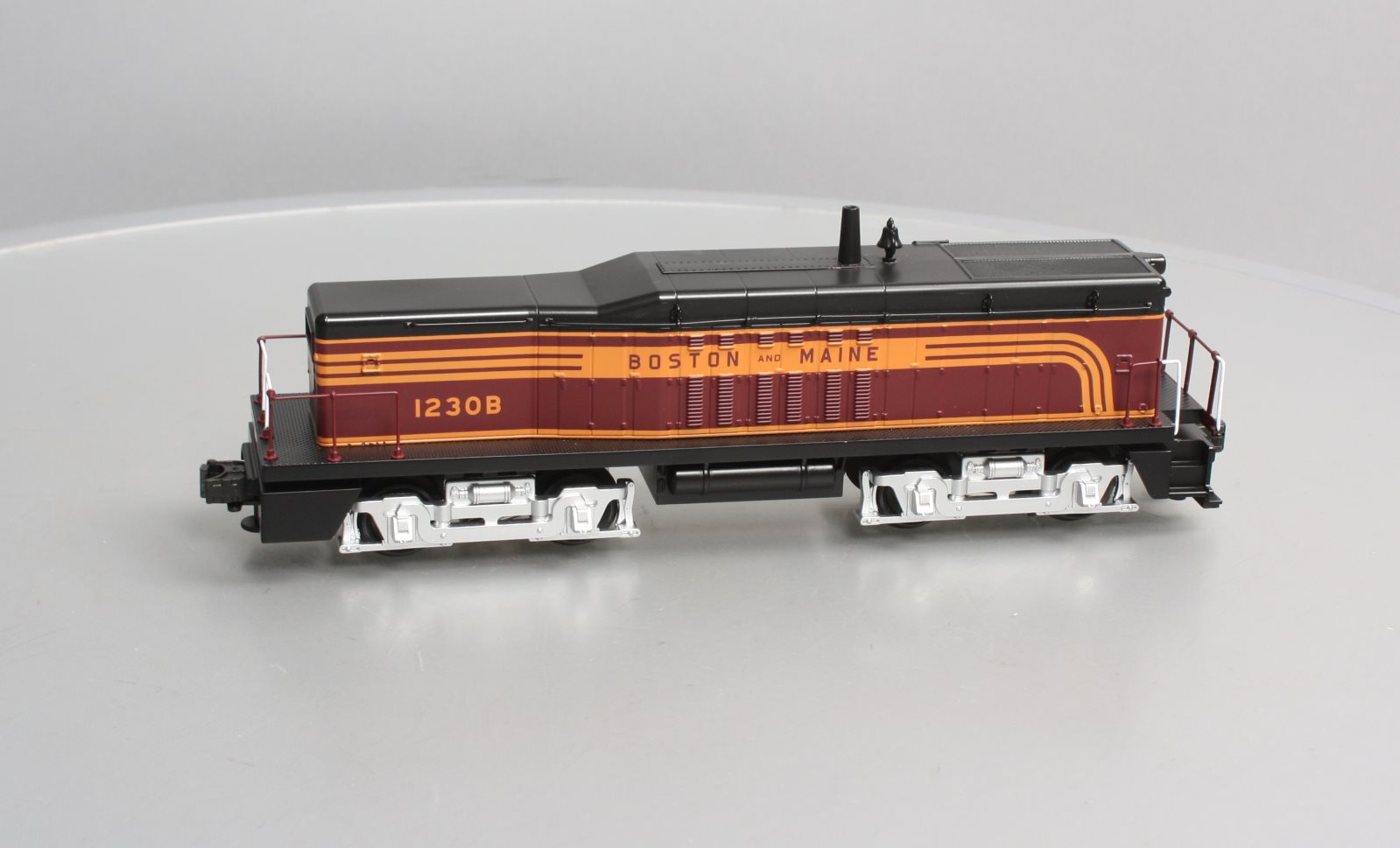 MTH 30-2179-3 O Gauge Boston & Maine SW-9 Calf Diesel Switcher #1230B NIB