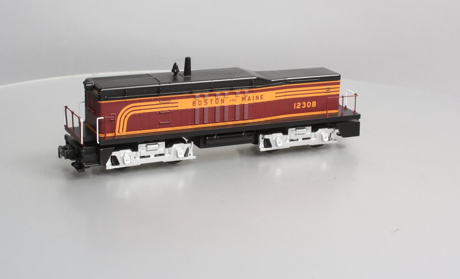MTH 30-2179-3 O Gauge Boston & Maine SW-9 Calf Diesel Switcher #1230B NIB