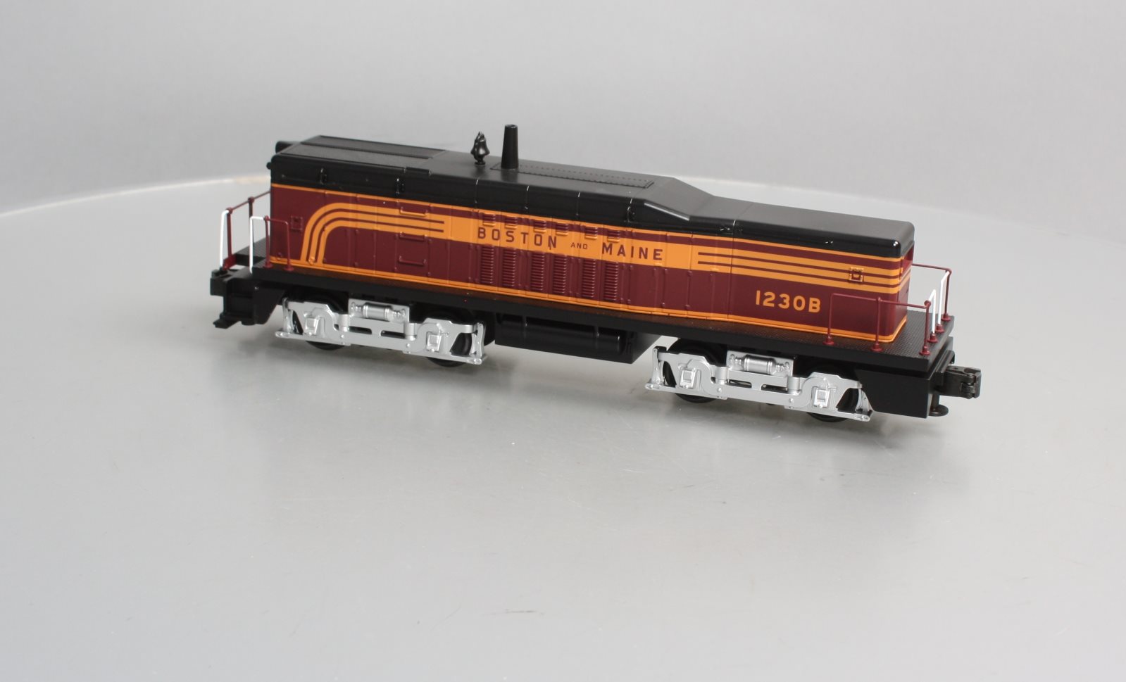 MTH 30-2179-3 O Gauge Boston & Maine SW-9 Calf Diesel Switcher #1230B NIB