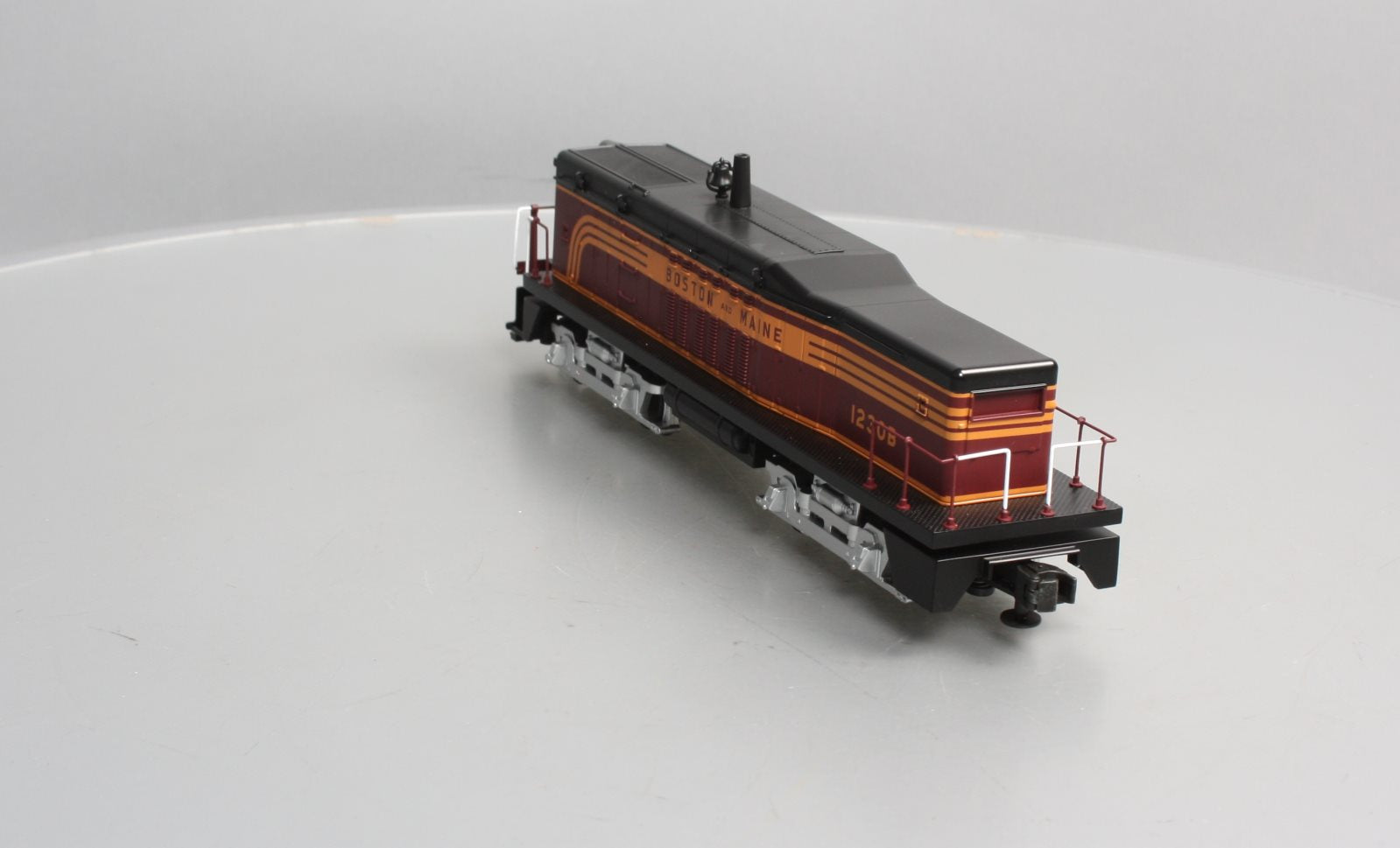 MTH 30-2179-3 O Gauge Boston & Maine SW-9 Calf Diesel Switcher #1230B NIB