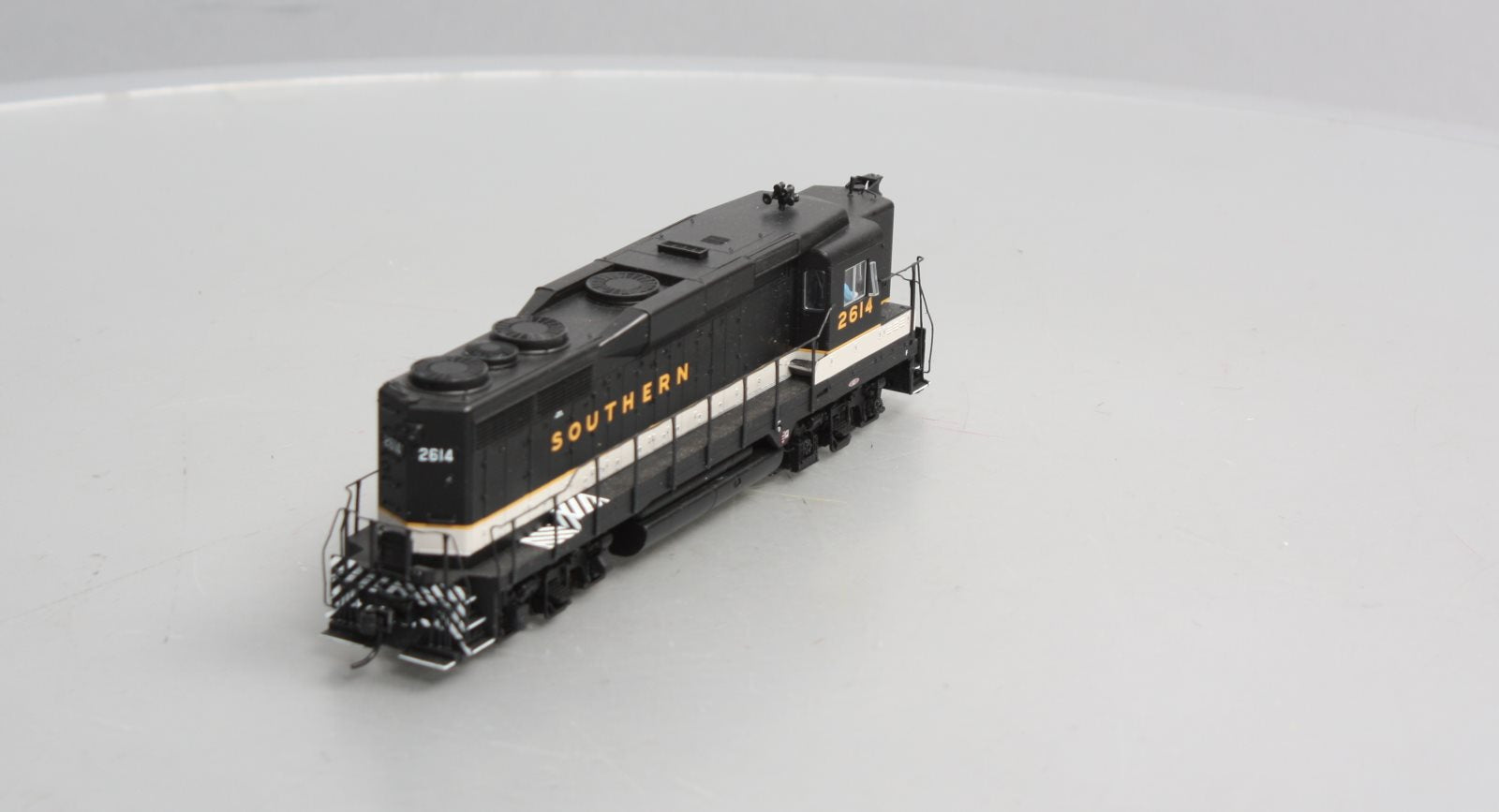 Walthers 920-48864 Proto HO Scale EMD GP30 Std SOU #2614
