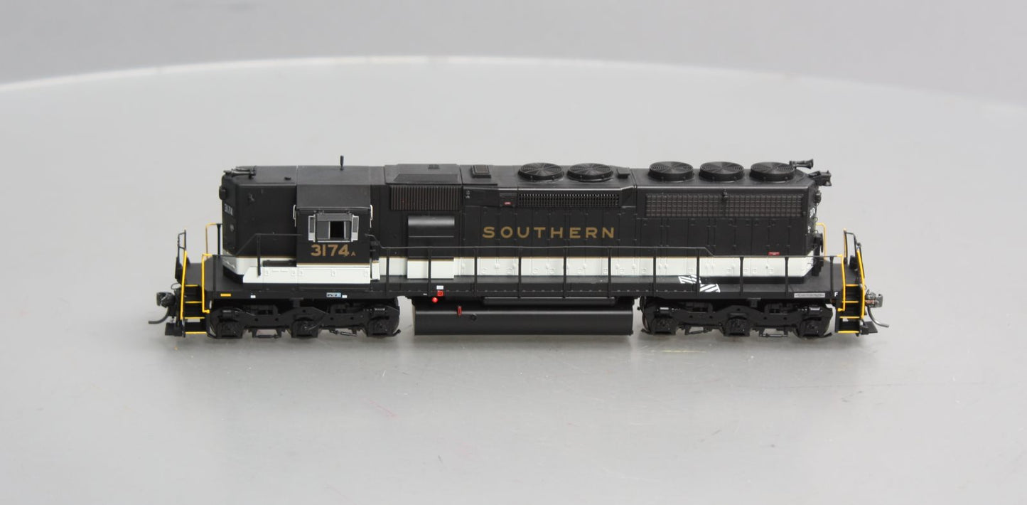 Athearn 88518 HO SOU/Black/Off White RTR SD40 Diesel Loco w/DCC/Snd #3174A