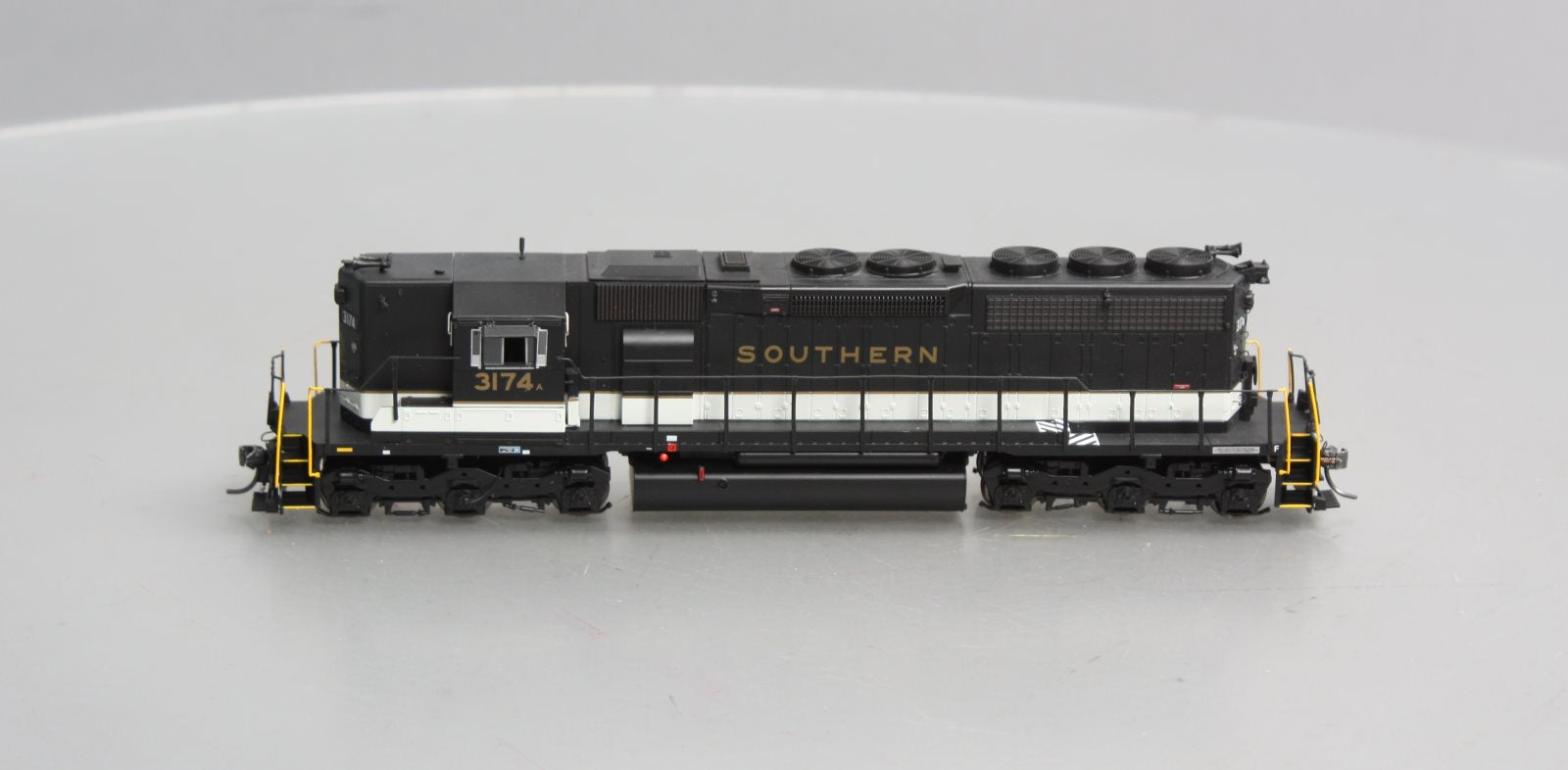 Athearn 88518 HO SOU/Black/Off White RTR SD40 Diesel Loco w/DCC/Snd #3174A