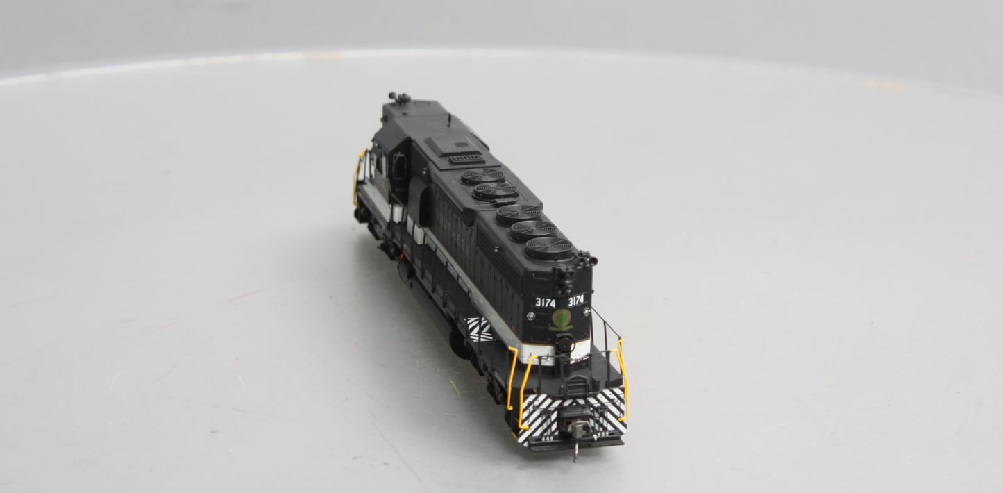 Athearn 88518 HO SOU/Black/Off White RTR SD40 Diesel Loco w/DCC/Snd #3174A