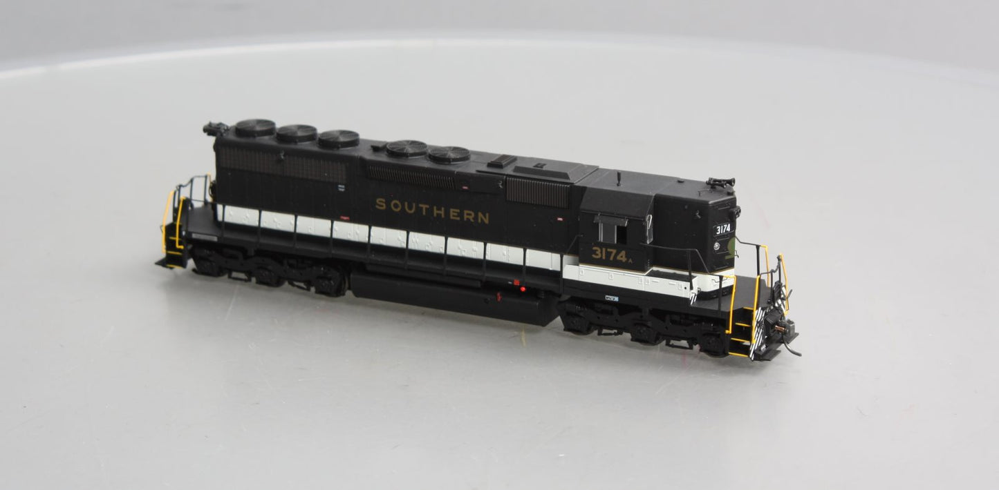 Athearn 88518 HO SOU/Black/Off White RTR SD40 Diesel Loco w/DCC/Snd #3174A