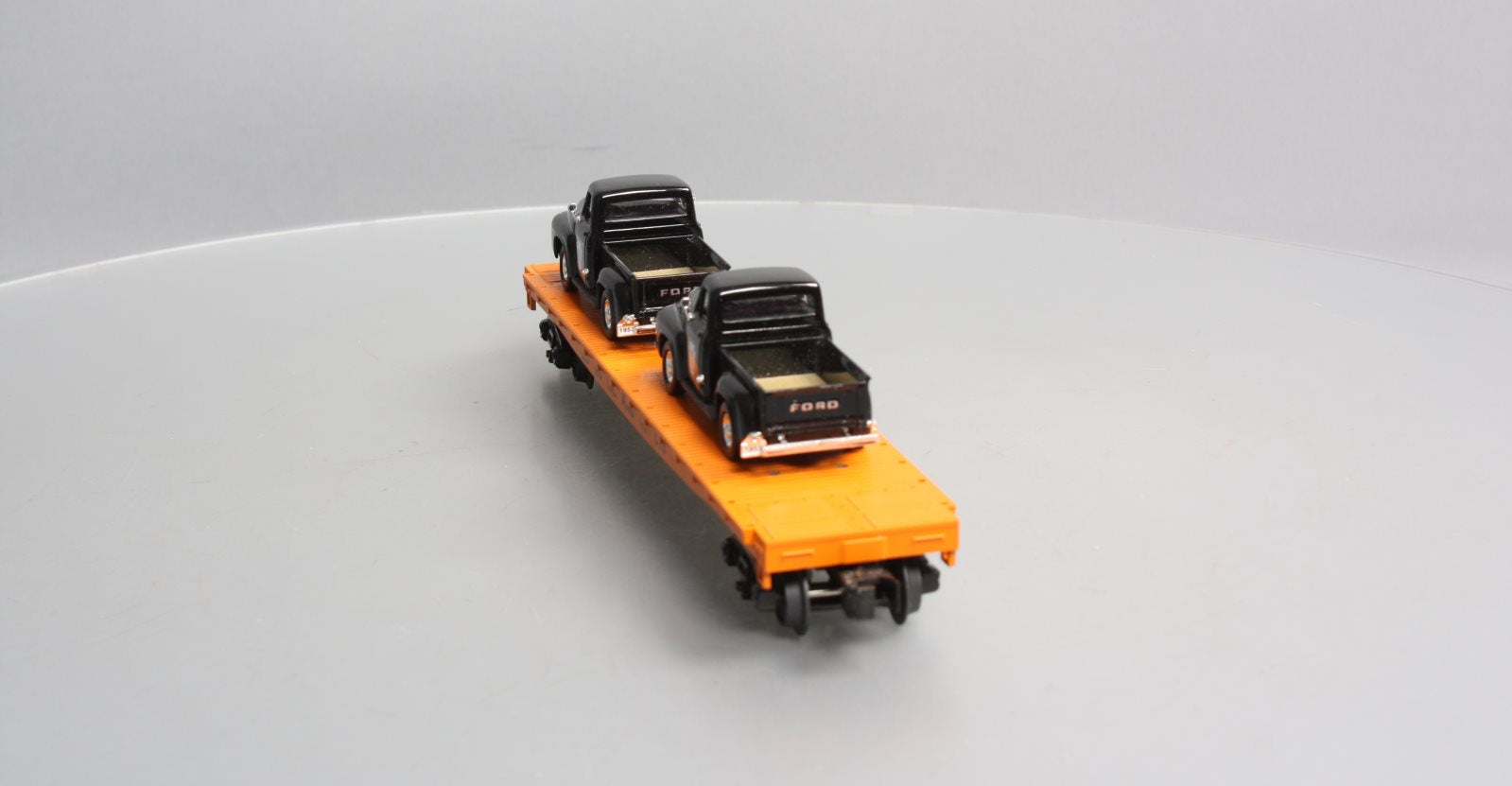 MTH 30-76671 O Long Island Flat Car with 2 '53 Ford Pickup Trucks
