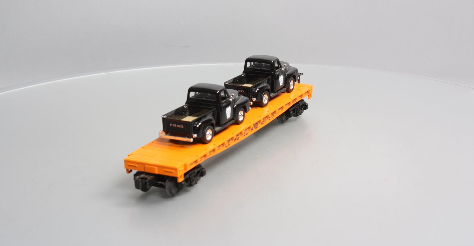 MTH 30-76671 O Long Island Flat Car with 2 '53 Ford Pickup Trucks