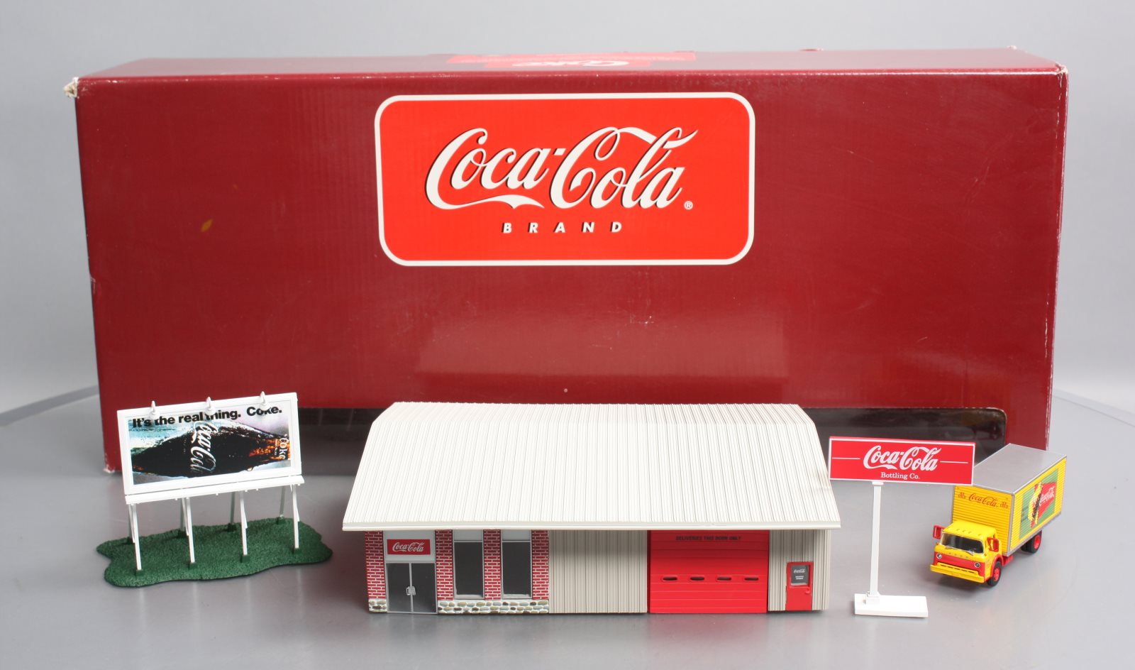 Athearn 95912 HO Coca-Cola Distribution Center EX/Box