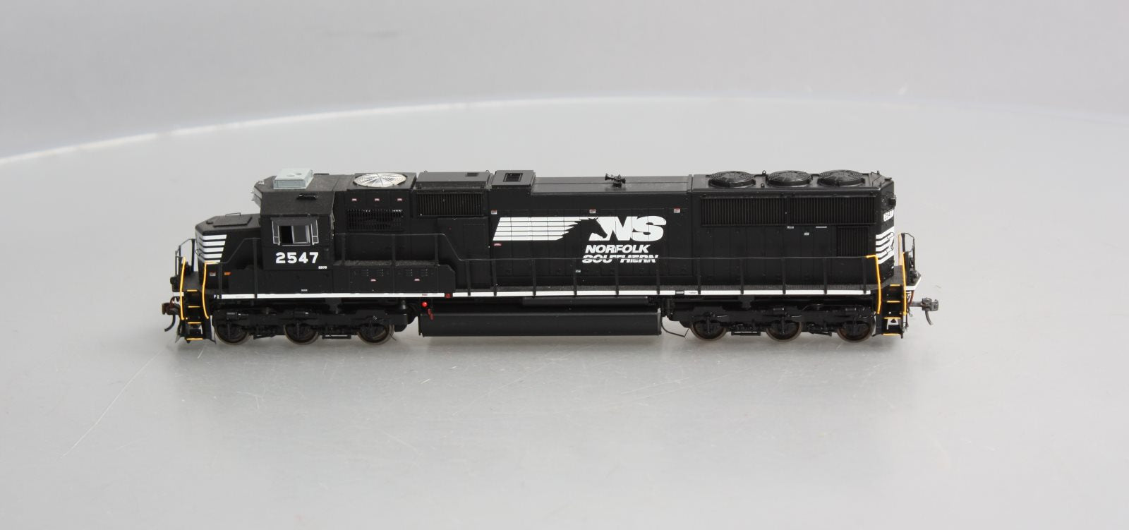 Athearn G70612 HO Norfolk Southern SD70 Diesel Locomotive w/DCC & Sound #2547