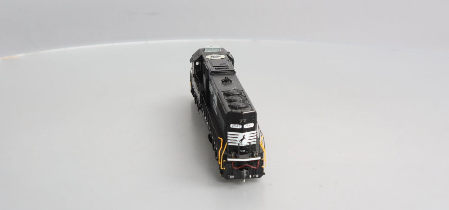 Athearn G70612 HO Norfolk Southern SD70 Diesel Locomotive w/DCC & Sound #2547