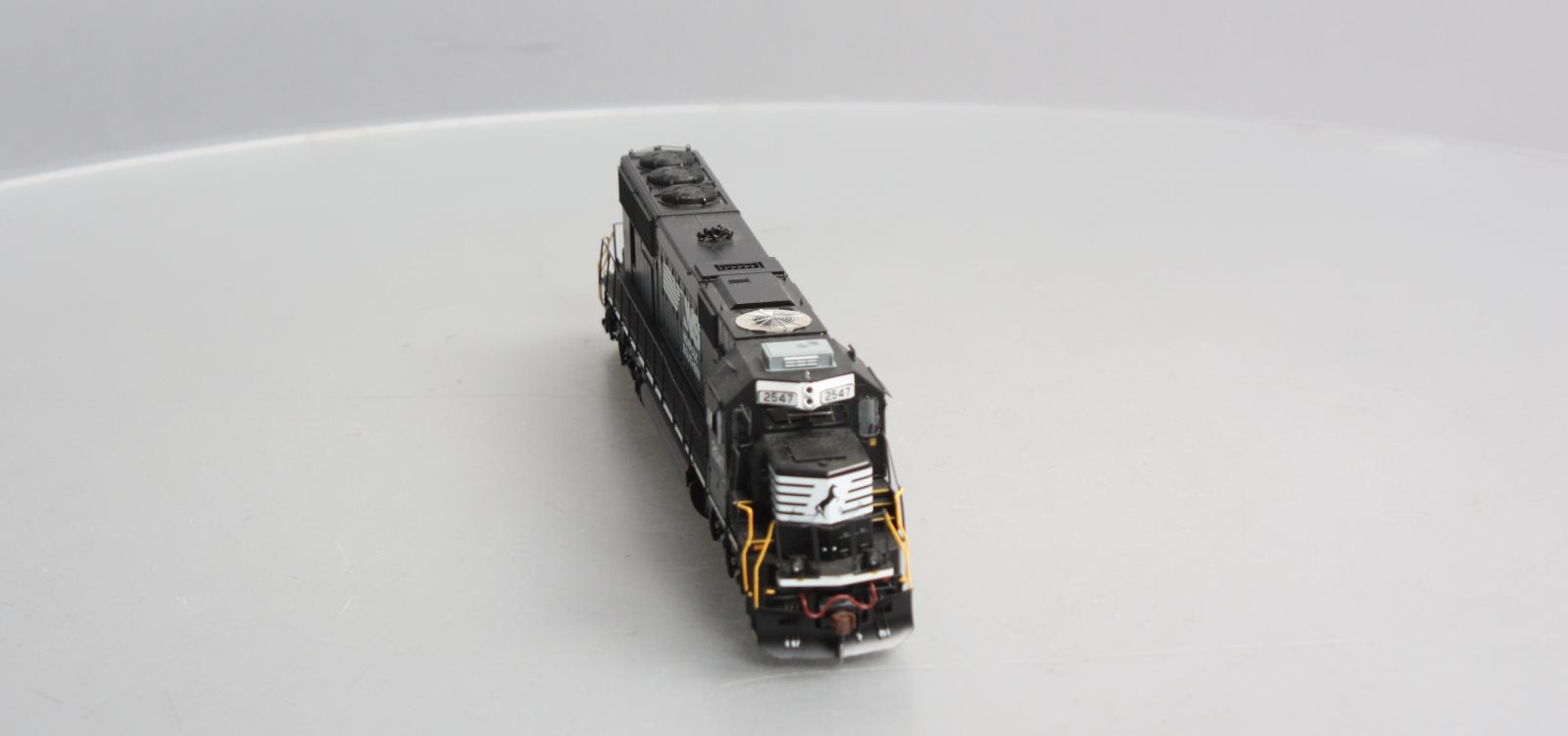 Athearn G70612 HO Norfolk Southern SD70 Diesel Locomotive w/DCC & Sound #2547
