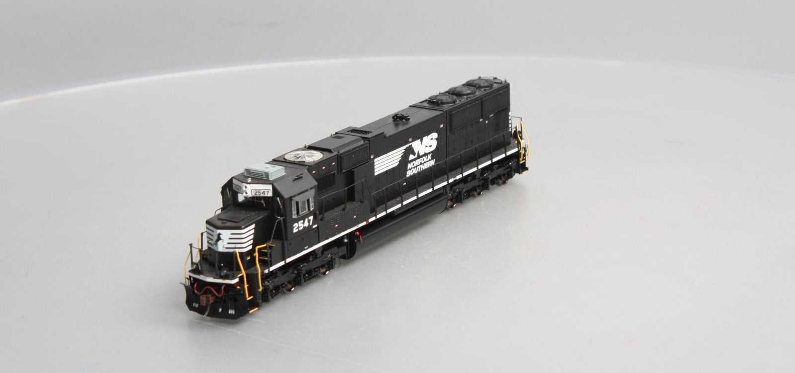 Athearn G70612 HO Norfolk Southern SD70 Diesel Locomotive w/DCC & Sound #2547