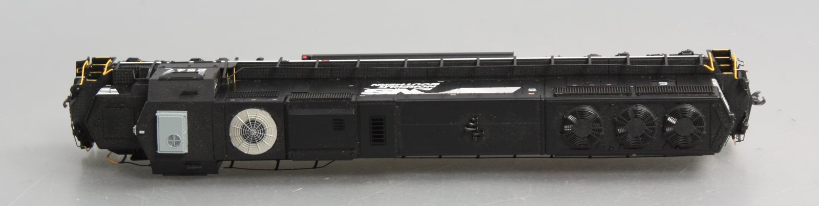 Athearn G70612 HO Norfolk Southern SD70 Diesel Locomotive w/DCC & Sound #2547