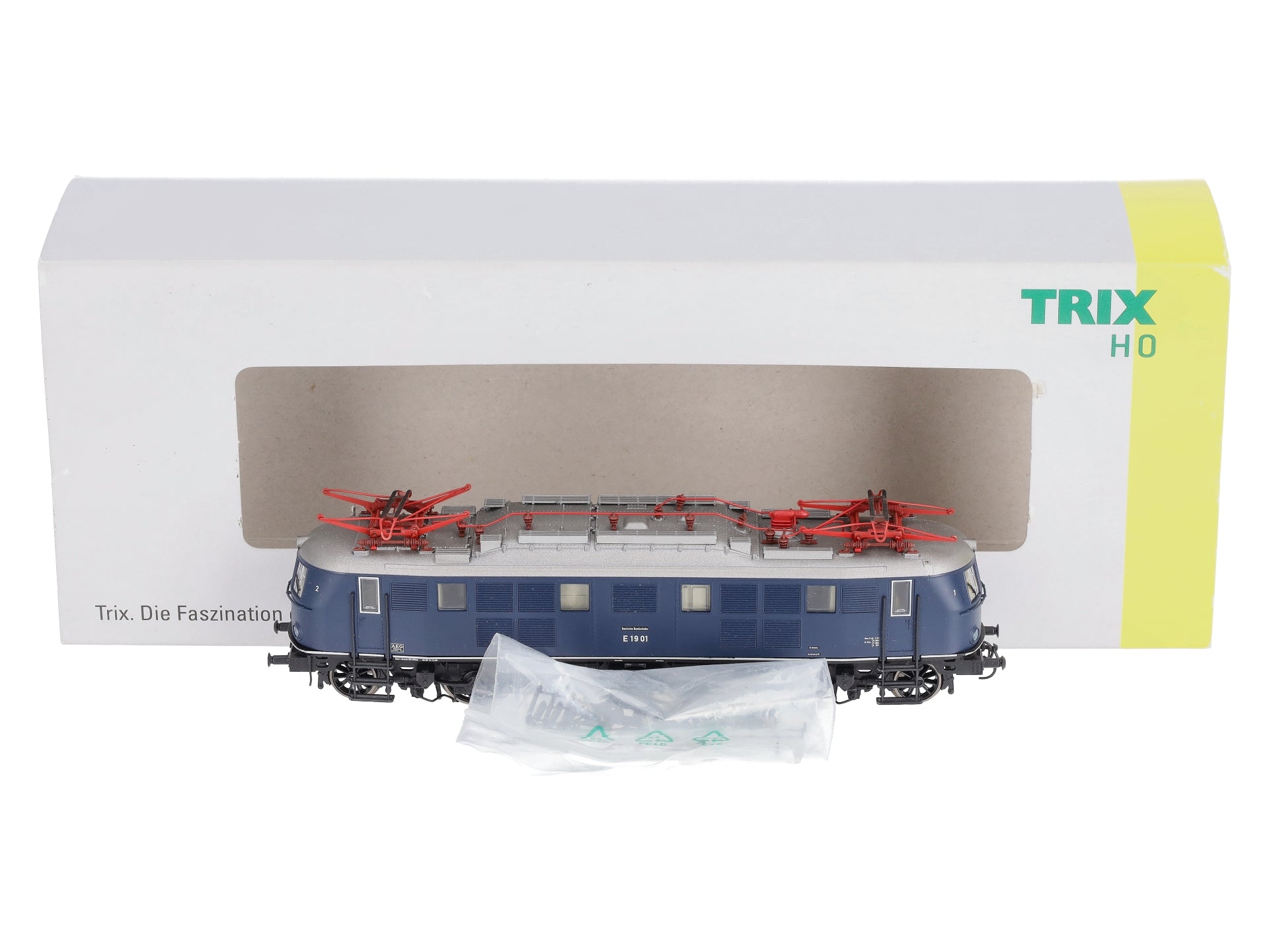 Trix 22645 HO Class E 19.01 Electric Locomotive Exclusiv DB