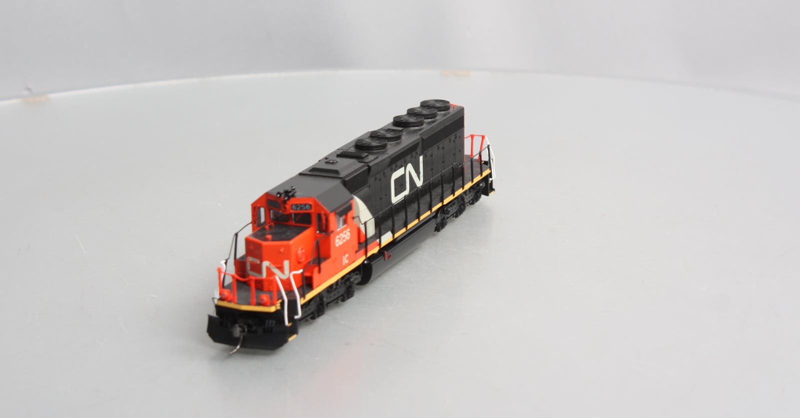 Kato 37-6603A HO Scale Canadian National SD40-2 Diesel Engine #6256