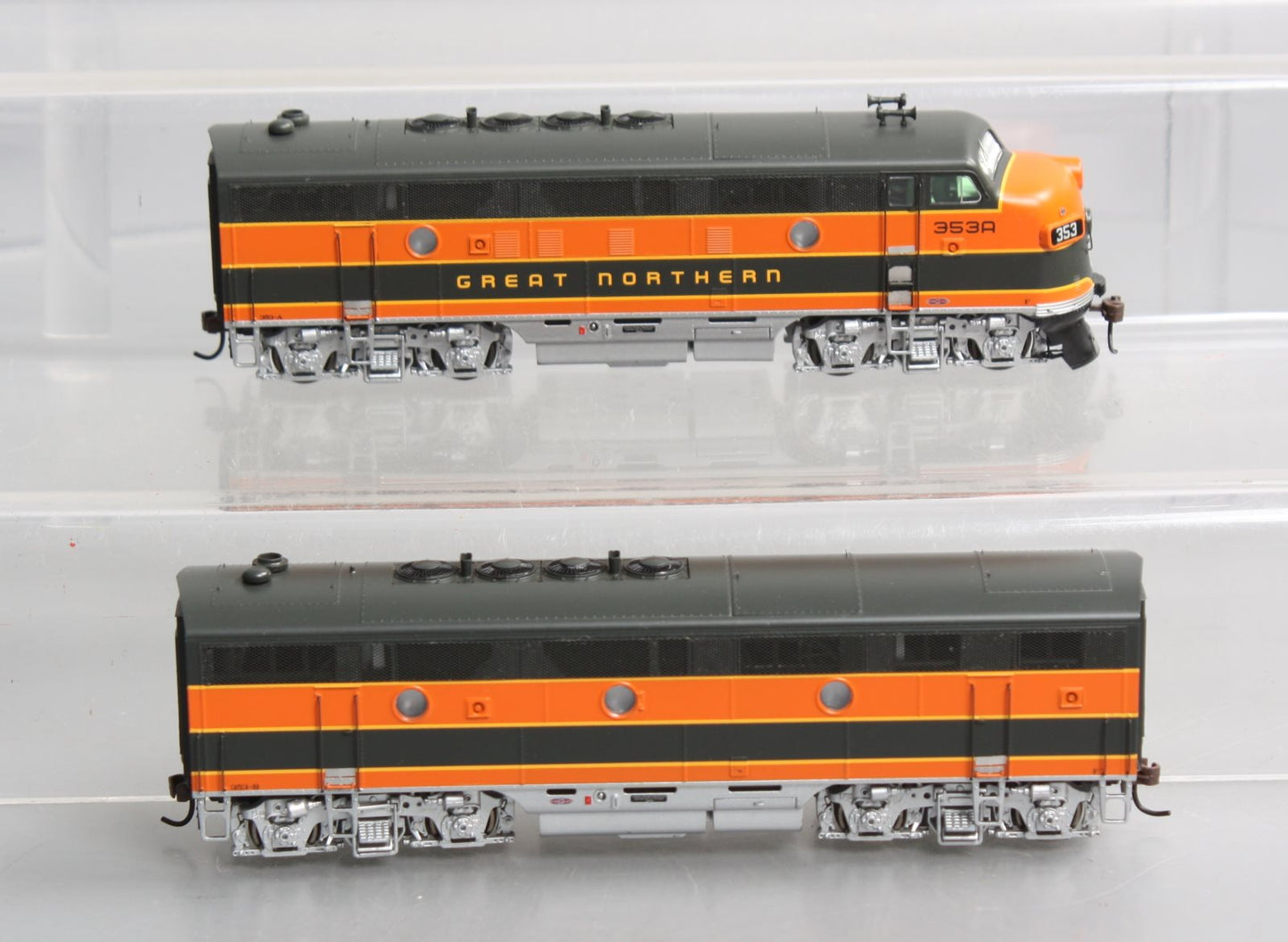 Athearn G2527 HO Scale Great Northern F-3A/F-3B Diesel Set #353A & #353B LN/Box