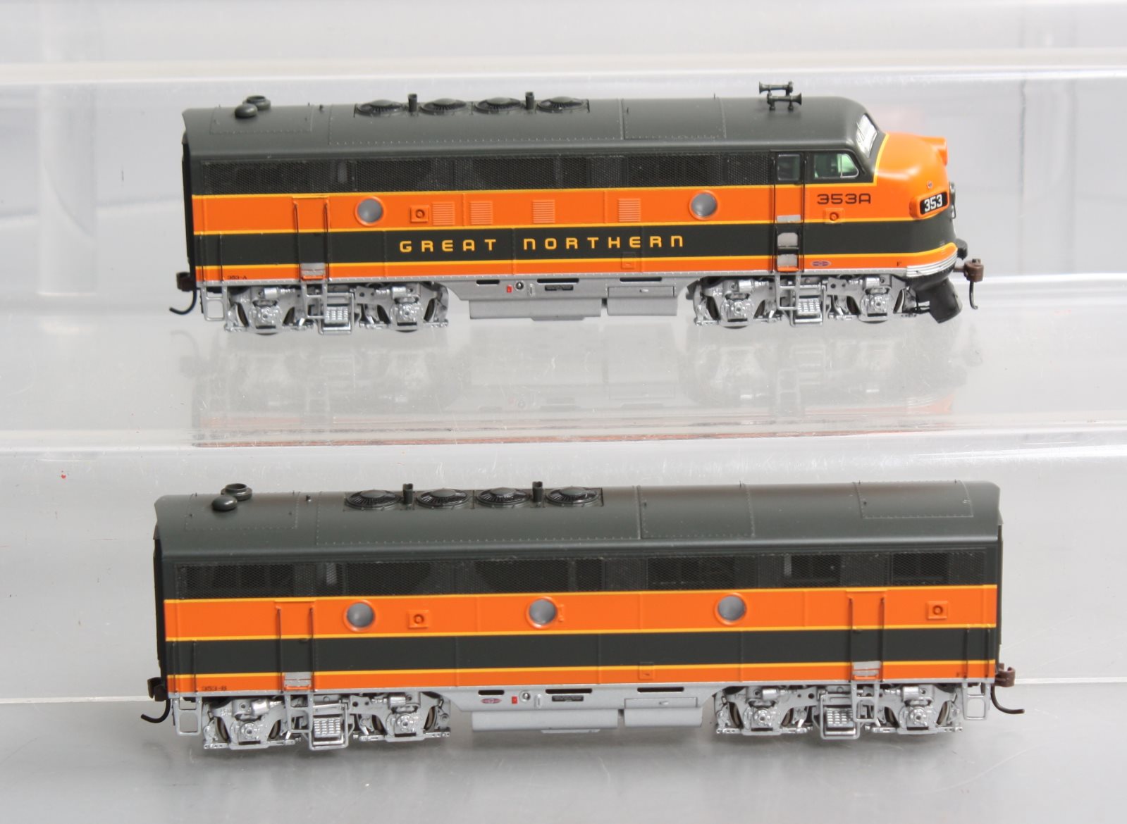 Athearn G2527 HO Scale Great Northern F-3A/F-3B Diesel Set #353A & #353B LN/Box