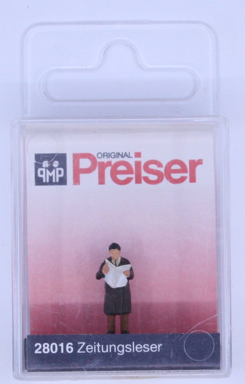 Preiser 28016 HO Man Reading the Newspaper Figure