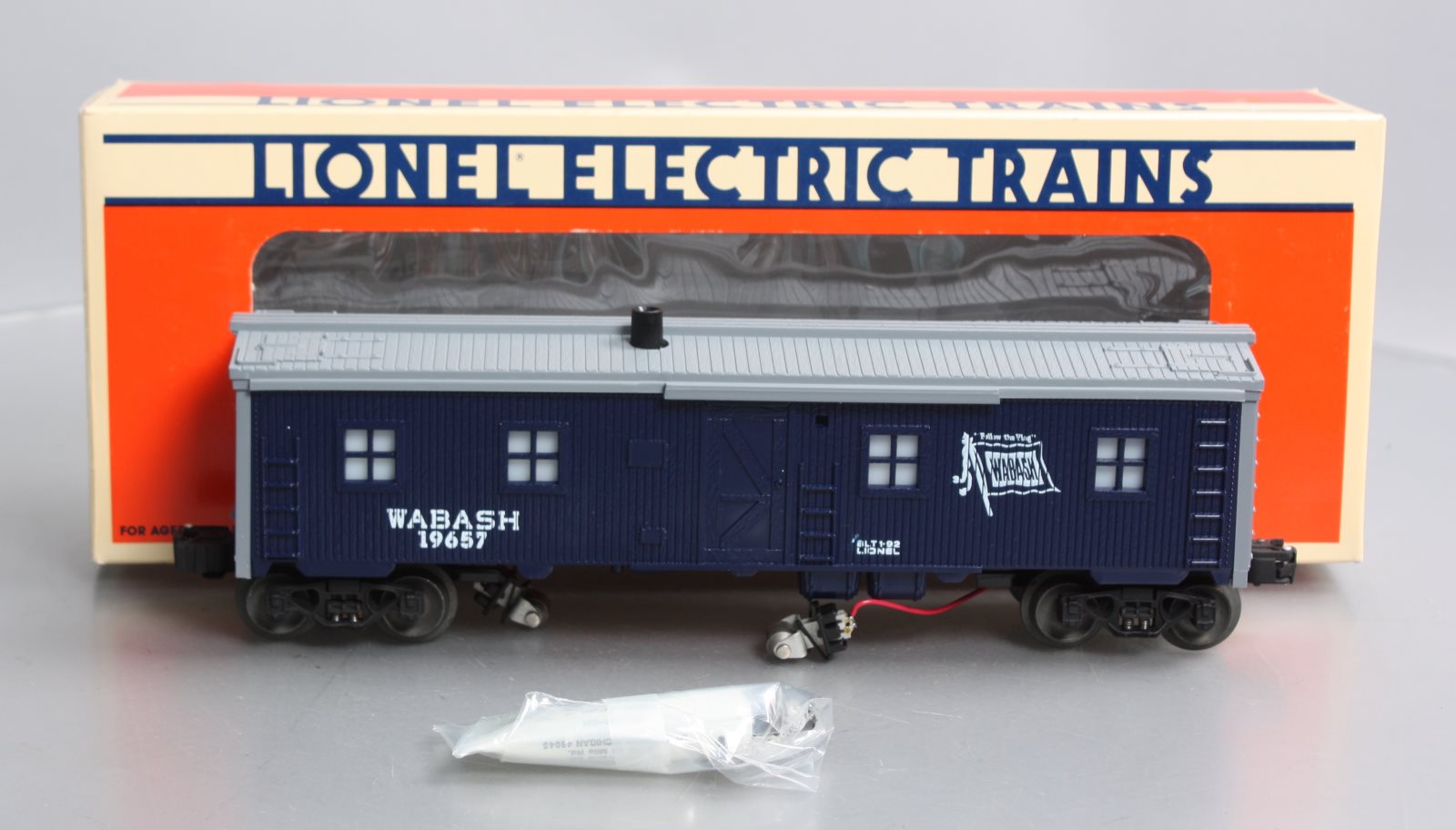 Lionel 6-19657 O Gauge Wabash Bunk Car w/Smoke #19657 NIB
