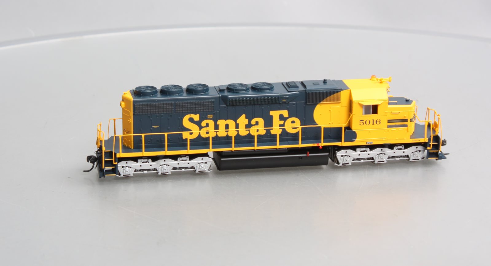 Athearn 98828 HO Santa Fe RTR SD40 Diesel Locomotive with DCC & Sound #5016