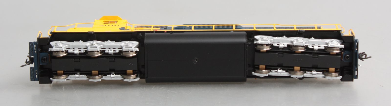 Athearn 98828 HO Santa Fe RTR SD40 Diesel Locomotive with DCC & Sound #5016