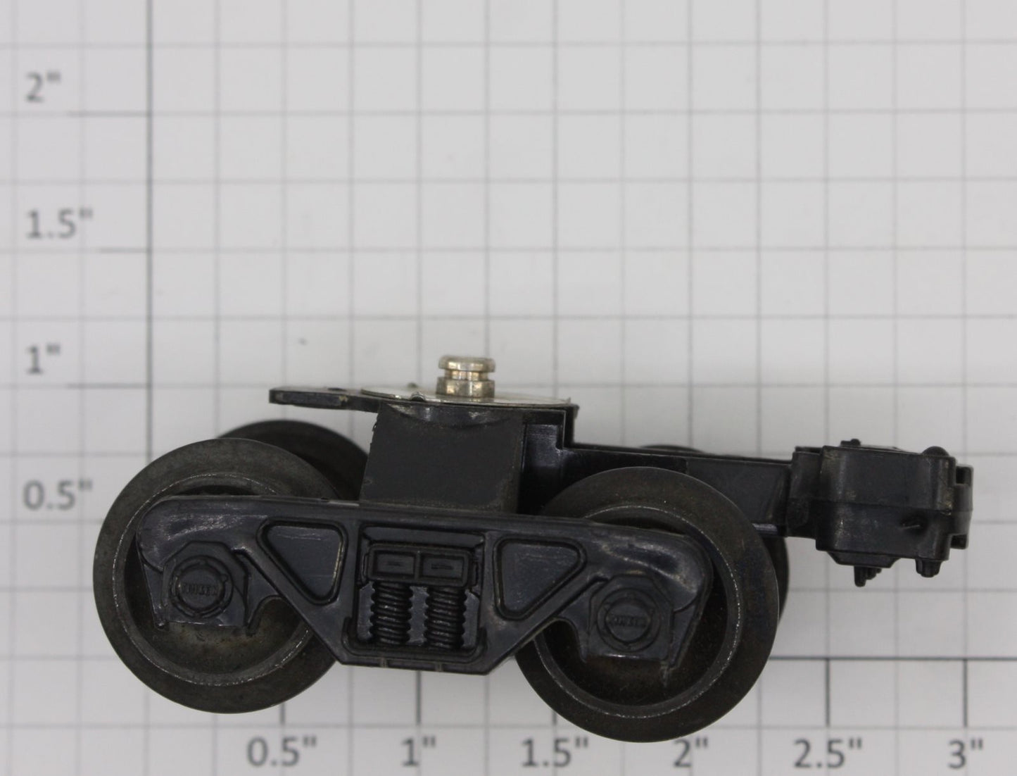 Lionel 585-25 Plastic Postwar AAR Non-Operating Coupler Truck w/ Ground Contact