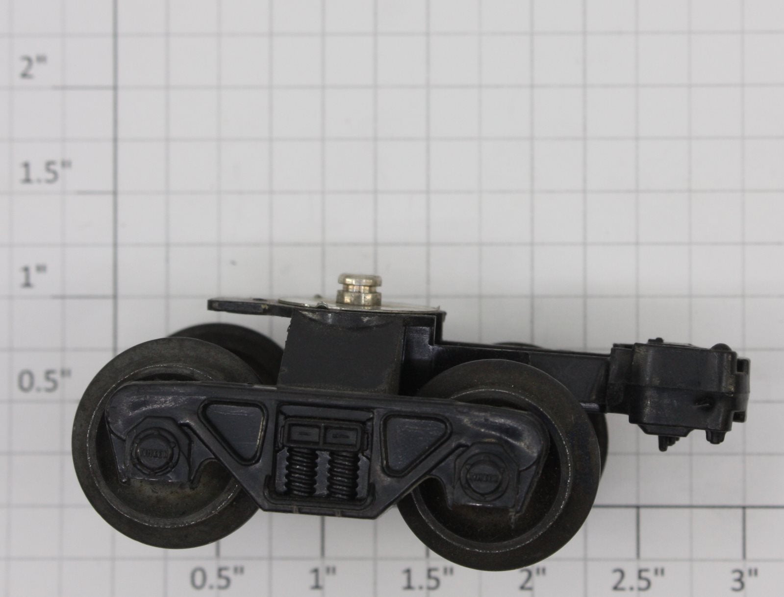 Lionel 585-25 Plastic Postwar AAR Non-Operating Coupler Truck w/ Ground Contact