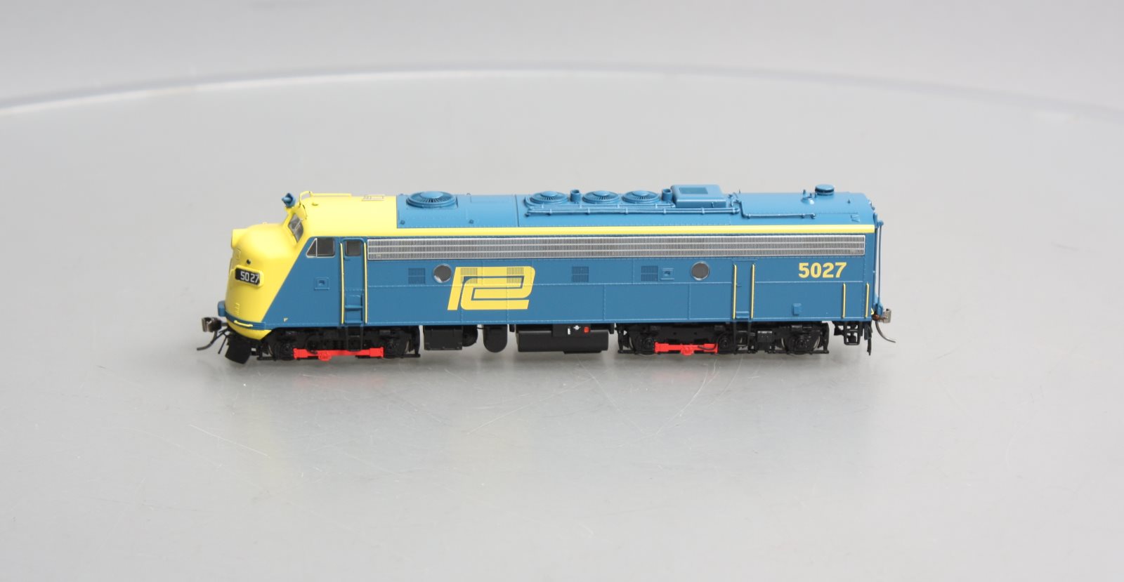 Rapido Trains 14036 HO Penn Central EMD FL9 Diesel Locomotive #5027